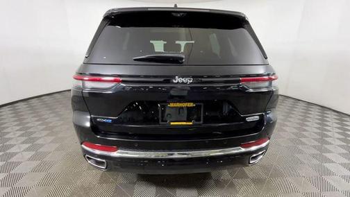 Diamond Black Crystal Pearlcoat 2023 Jeep Grand Cherokee 4xe Overland