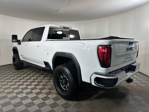 Summit White 2022 GMC Sierra 2500 AT4