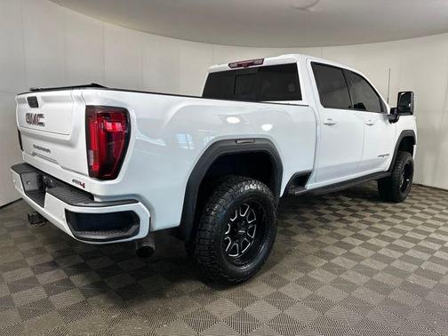 Summit White 2022 GMC Sierra 2500 AT4