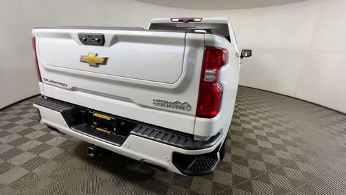 Iridescent Pearl Tricoat 2023 Chevrolet Silverado 1500 High Country