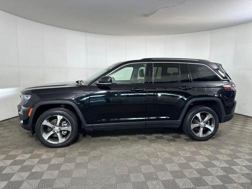 Diamond Black Crystal Pearlcoat 2023 Jeep Grand Cherokee 4xe Base