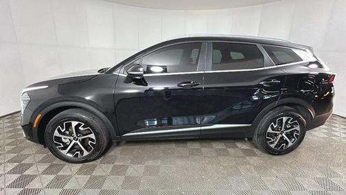 Ebony Black 2024 Kia Sportage EX