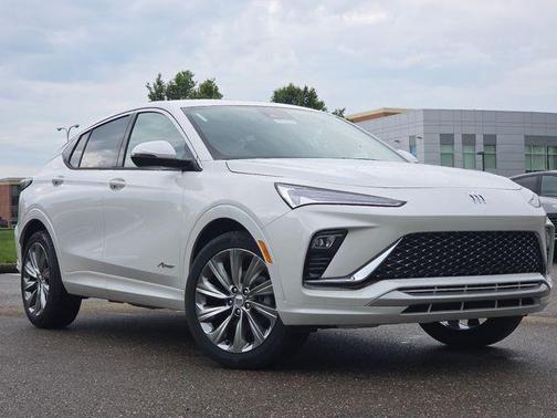 White Frost Tricoat 2026 Buick Envista Avenir FWD