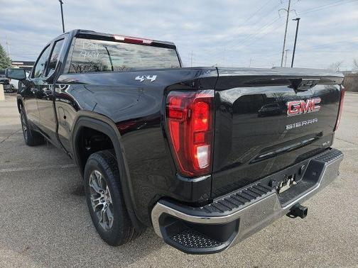 Onyx Black 2026 GMC Sierra 1500 SLE