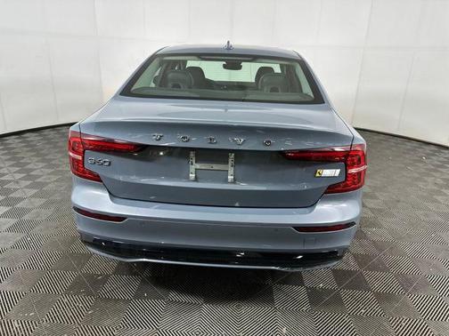 2023 Volvo S60 Recharge Plug-In Hybrid T8 Plus Dark Theme
