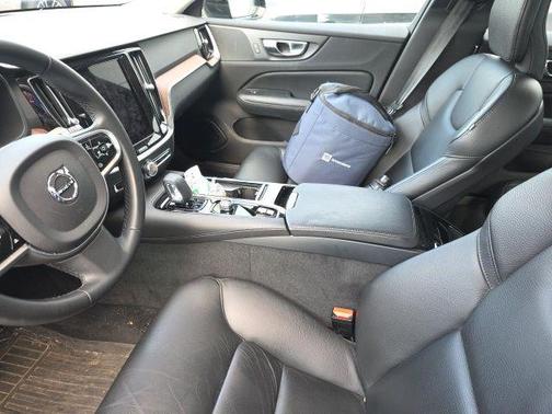 2023 Volvo S60 Recharge Plug-In Hybrid T8 Plus Dark Theme