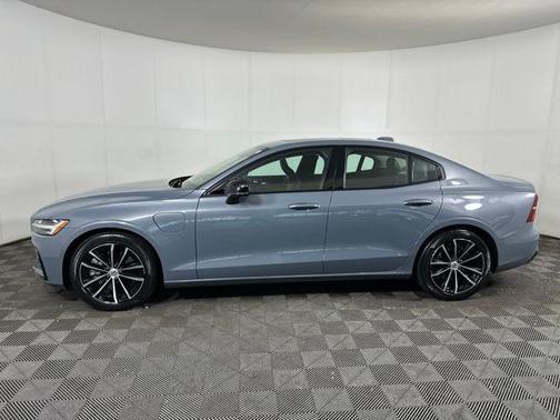 2023 Volvo S60 Recharge Plug-In Hybrid T8 Plus Dark Theme