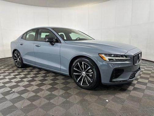 2023 Volvo S60 Recharge Plug-In Hybrid T8 Plus Dark Theme