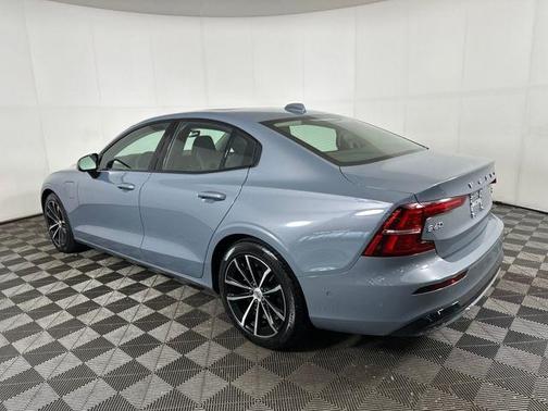 2023 Volvo S60 Recharge Plug-In Hybrid T8 Plus Dark Theme