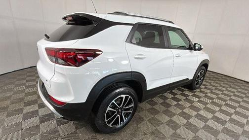 Summit White 2024 Chevrolet Trailblazer LT