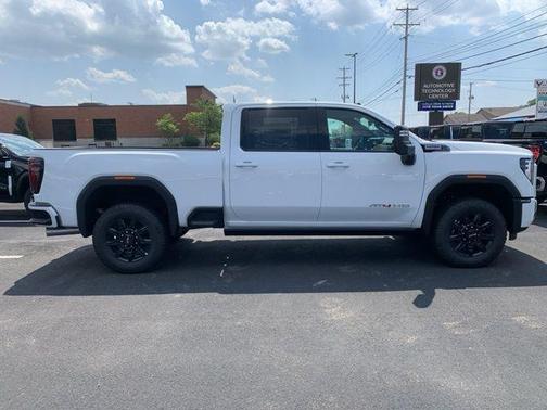 2025 GMC Sierra 2500 AT4
