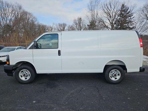 2025 GMC Savana 2500 Work Van