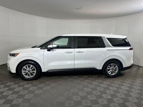 2022 Kia Carnival LXS