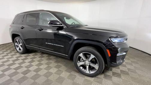 Diamond Black Crystal Pearlcoat 2023 Jeep Grand Cherokee 4xe Base