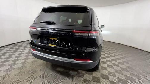 Diamond Black Crystal Pearlcoat 2023 Jeep Grand Cherokee 4xe Base