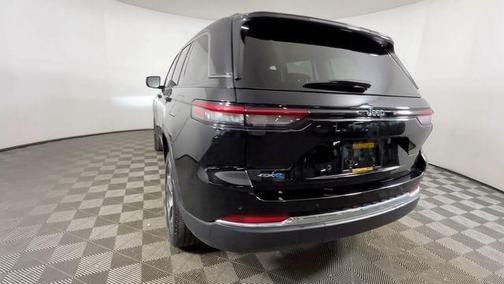 Diamond Black Crystal Pearlcoat 2023 Jeep Grand Cherokee 4xe Base