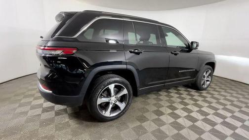 Diamond Black Crystal Pearlcoat 2023 Jeep Grand Cherokee 4xe Base