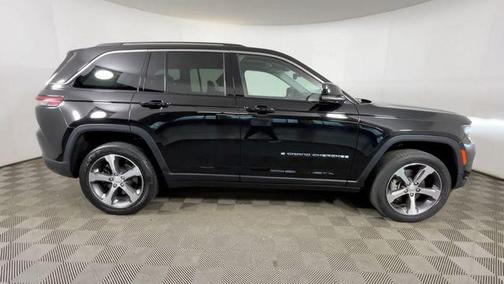 Diamond Black Crystal Pearlcoat 2023 Jeep Grand Cherokee 4xe Base