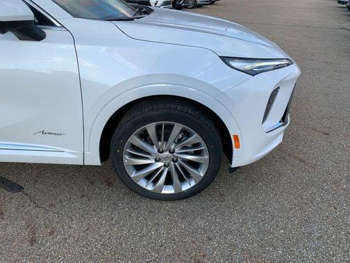 Iridescent White Tricoat 2026 Buick Envision Avenir AWD