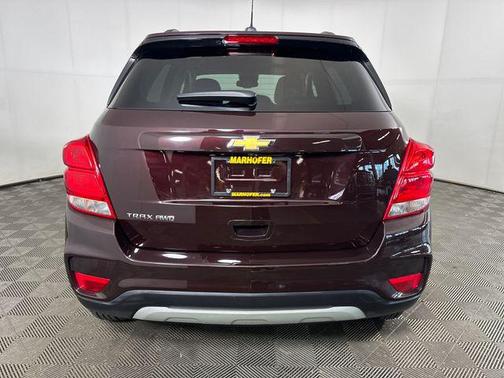 Black Cherry Metallic 2022 Chevrolet Trax LT