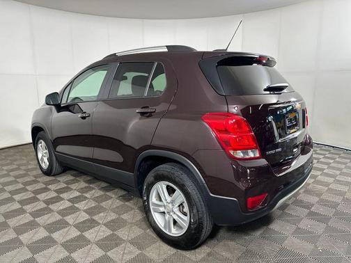 Black Cherry Metallic 2022 Chevrolet Trax LT