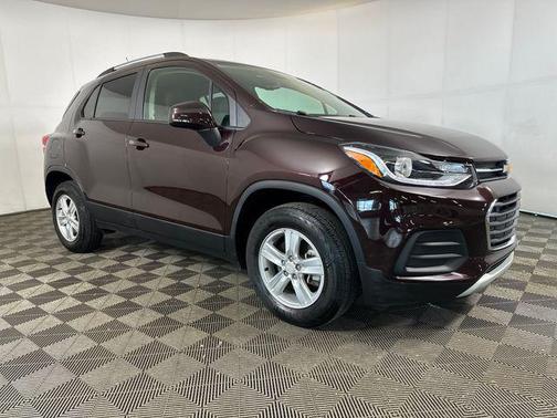 Black Cherry Metallic 2022 Chevrolet Trax LT