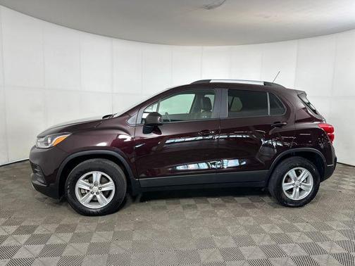 Black Cherry Metallic 2022 Chevrolet Trax LT