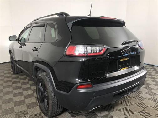 Diamond Black Crystal Pearlcoat 2019 Jeep Cherokee Altitude