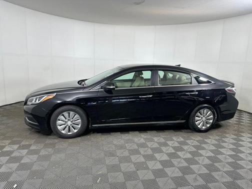 2017 Hyundai SONATA Hybrid SE