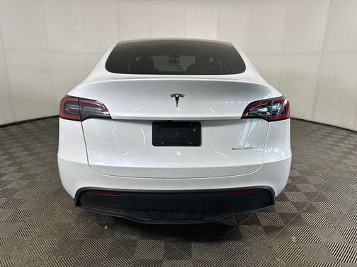 Pearl White Multi-Coat 2023 Tesla Model Y Long Range Dual Motor All-Wheel Drive