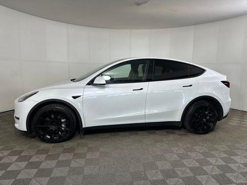 Pearl White Multi-Coat 2023 Tesla Model Y Long Range Dual Motor All-Wheel Drive