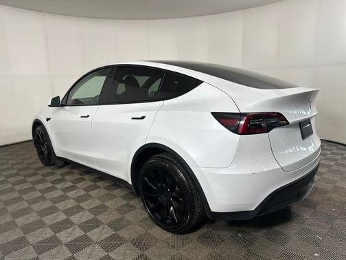 Pearl White Multi-Coat 2023 Tesla Model Y Long Range Dual Motor All-Wheel Drive