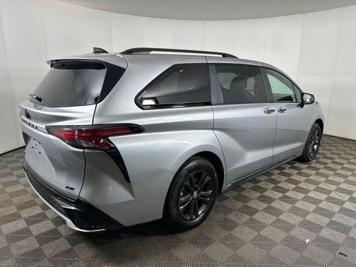 2025 Toyota Sienna XSE 7 Passenger