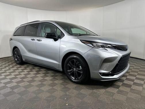 2025 Toyota Sienna XSE 7 Passenger