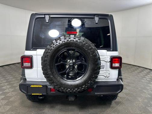 Bright White Clearcoat 2024 Jeep Wrangler Willys