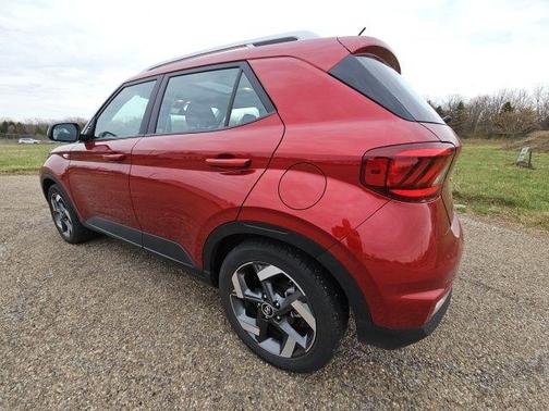 2023 Hyundai VENUE SEL