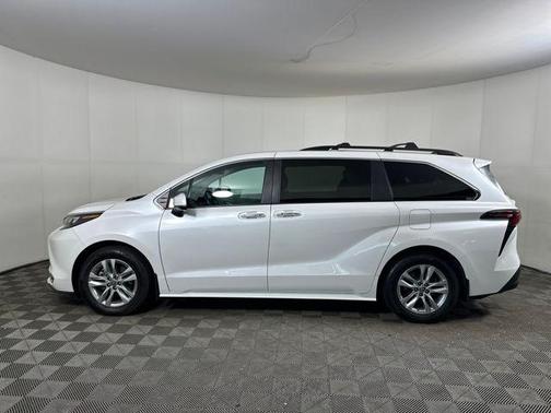 2024 Toyota Sienna XLE