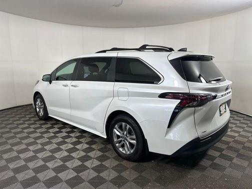 2024 Toyota Sienna XLE