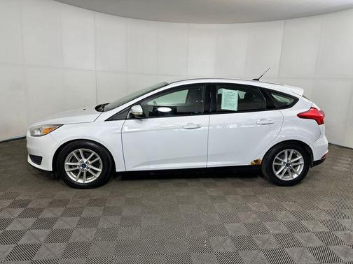 Oxford White 2016 Ford Focus SE