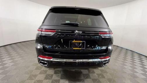 Diamond Black Crystal Pearlcoat 2023 Jeep Grand Cherokee 4xe Overland