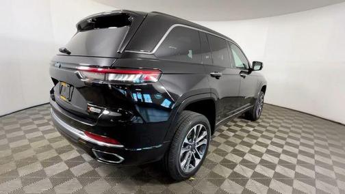 Diamond Black Crystal Pearlcoat 2023 Jeep Grand Cherokee 4xe Overland