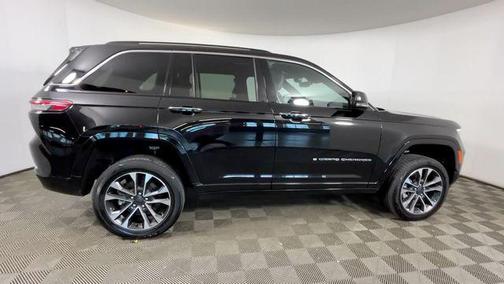 Diamond Black Crystal Pearlcoat 2023 Jeep Grand Cherokee 4xe Overland