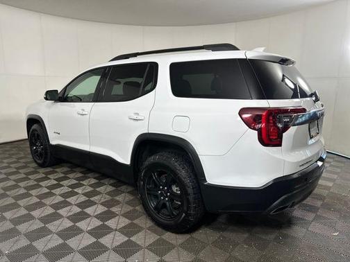 2023 GMC Acadia AWD AT4