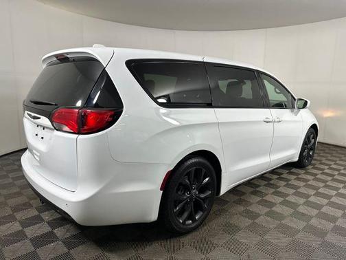 2020 Chrysler Pacifica Touring