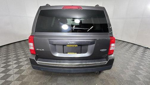 Granite Crystal Metallic Clearcoat 2016 Jeep Patriot High Altitude