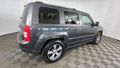 Granite Crystal Metallic Clearcoat 2016 Jeep Patriot High Altitude