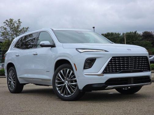 Iridescent White Tricoat 2026 Buick Enclave Avenir FWD
