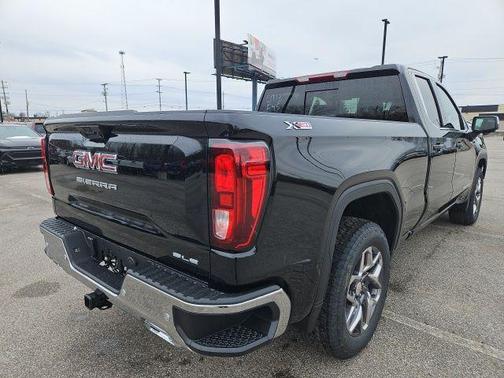 Onyx Black 2026 GMC Sierra 1500 SLE