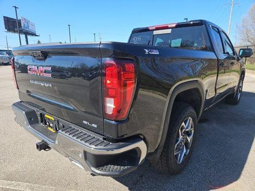Onyx Black 2026 GMC Sierra 1500 SLE