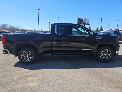 Onyx Black 2026 GMC Sierra 1500 SLE